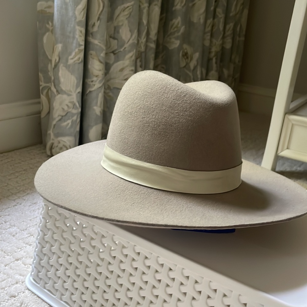Janessa Leone light grey fedora with cream leather band